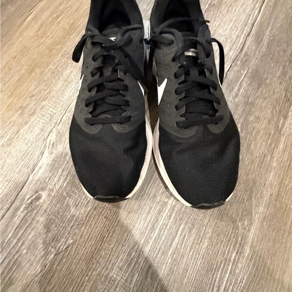 Nike Black and White Running Sneakers - Picture 7 of 11